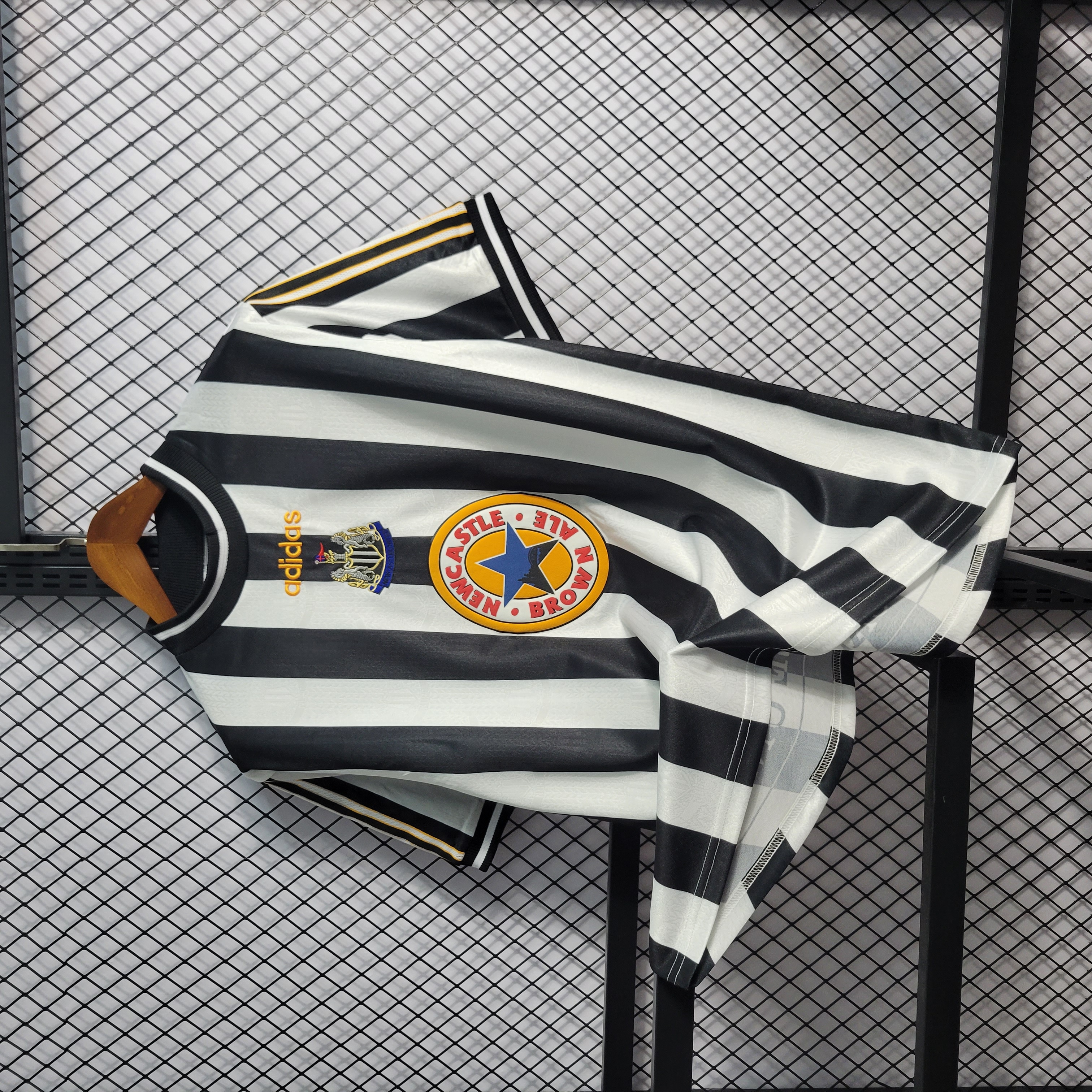 Retro Newcastle United 1995-97 Home Stadium Jersey