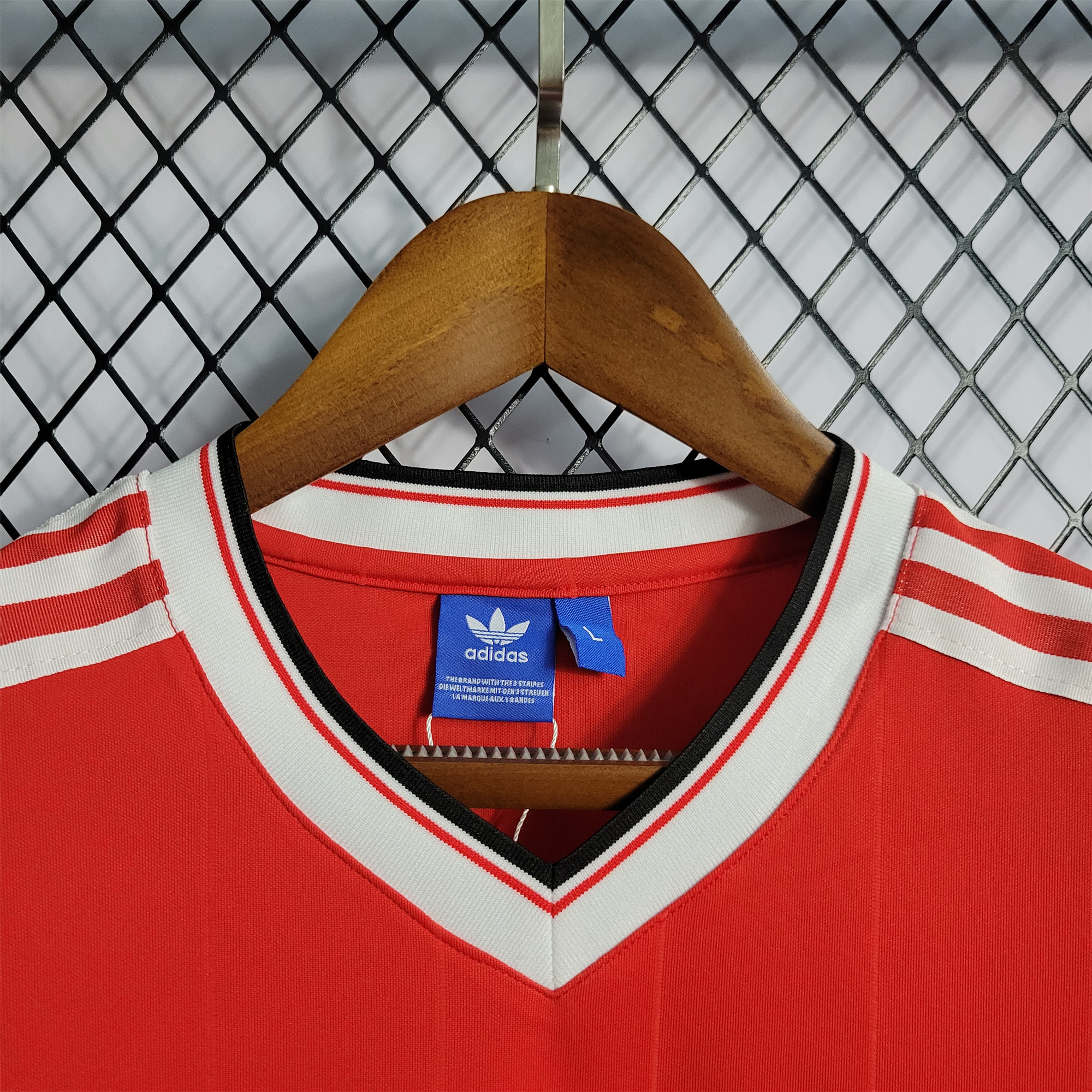 Manchester United Retro 83-84 Home Stadium Jersey