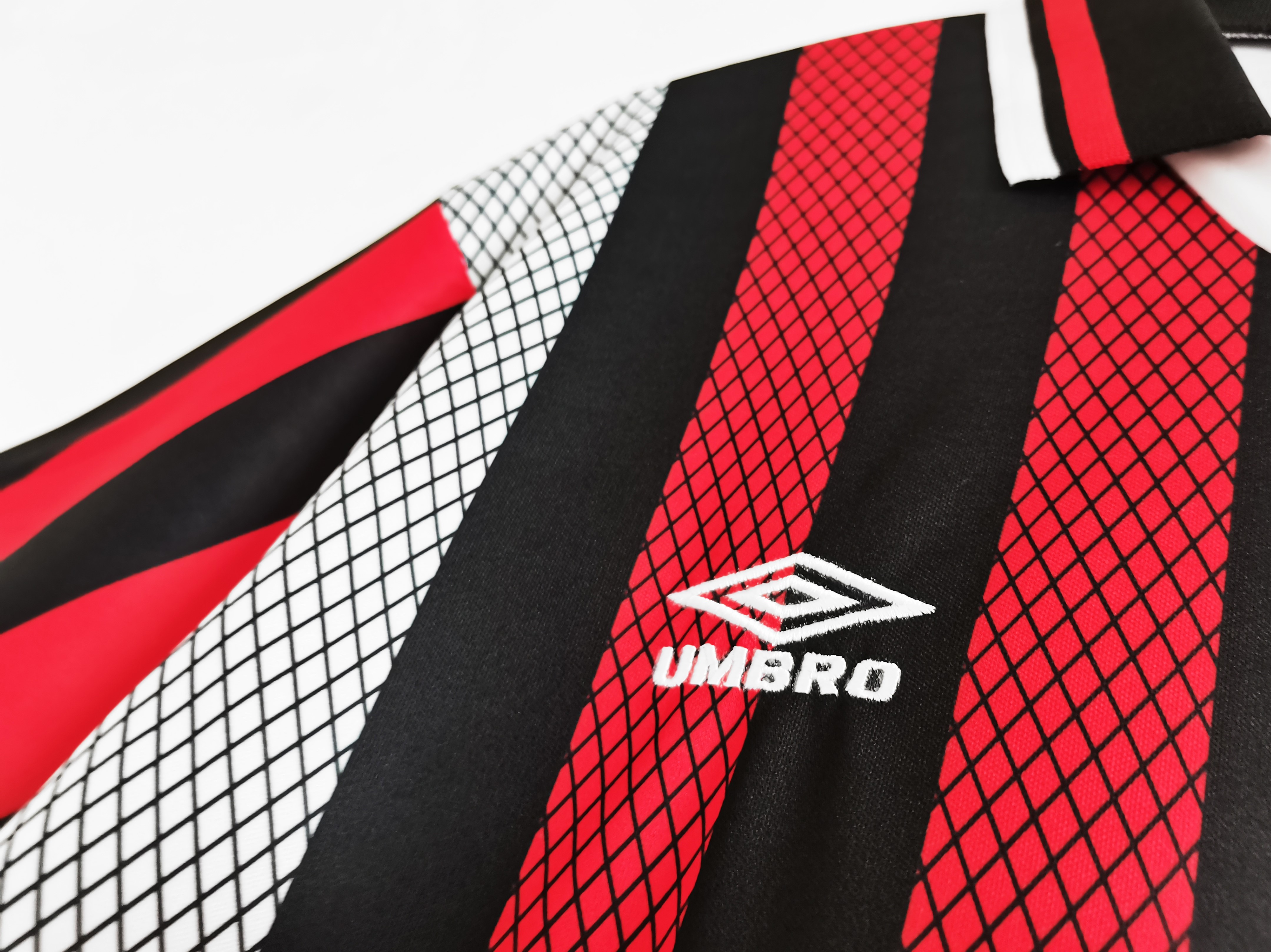 Retro Manchester City 1994-96 Away Stadium Jersey