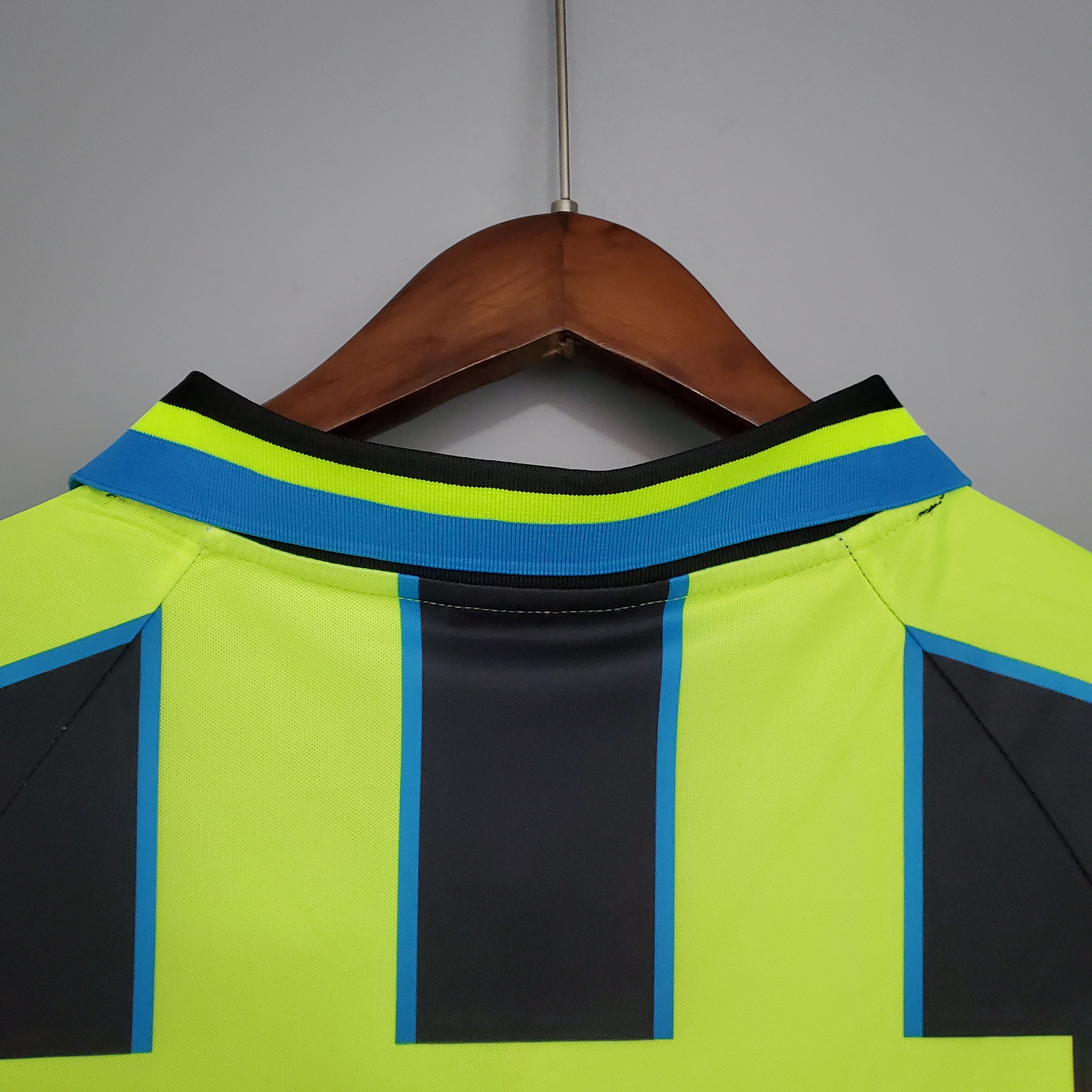 Retro Manchester City 1998-99 Away Stadium Jersey