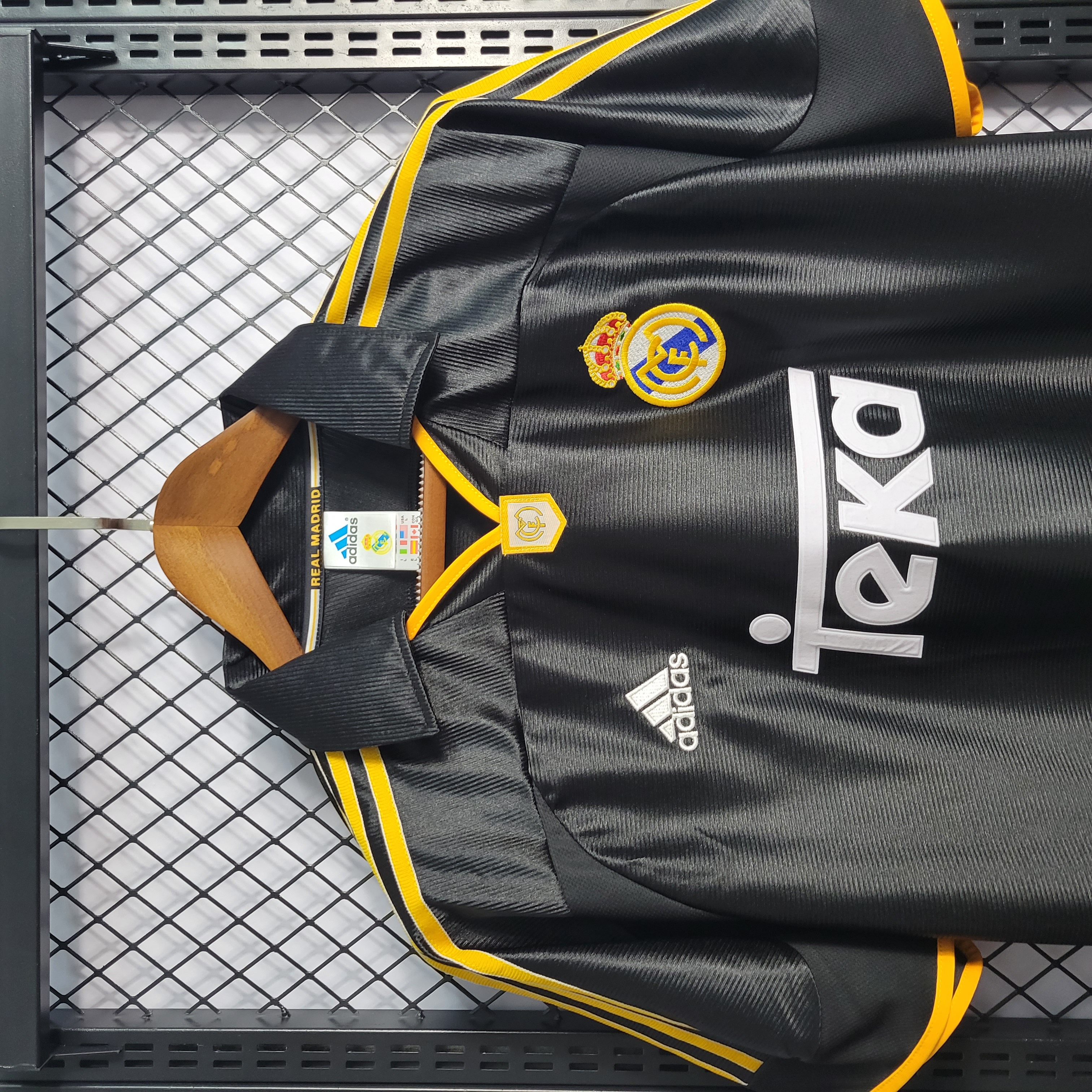 Retro Real Madrid 1999-01 Third Jersey